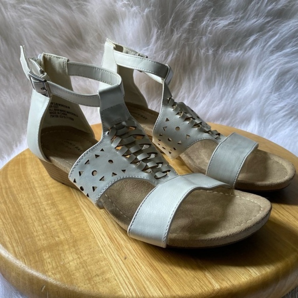 St John’s Bay Sandal’s Women’s Size 7.5 W -8W White Back Zip